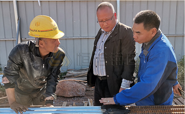 項目現場與客戶溝通施工方案